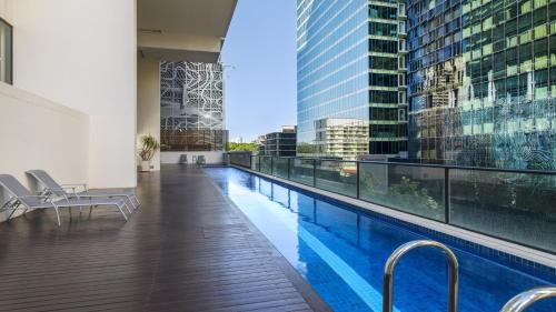 Brisbane Central Business District Apartment | Lux 39th floor 3br 2bath, River view, Pool, Gym, Wifi