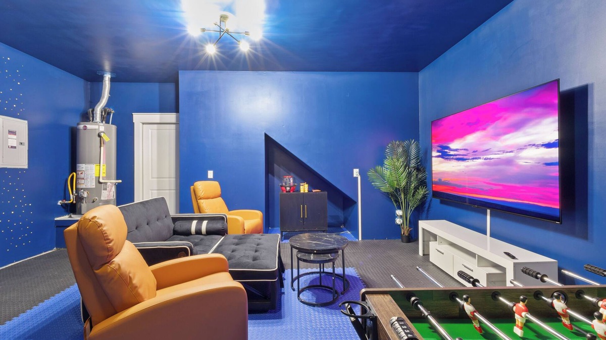 Del Valle House | Lux 3bd, Game room with 85" TV, gym, firepit, Minutes to Tesla, COTA, Airport