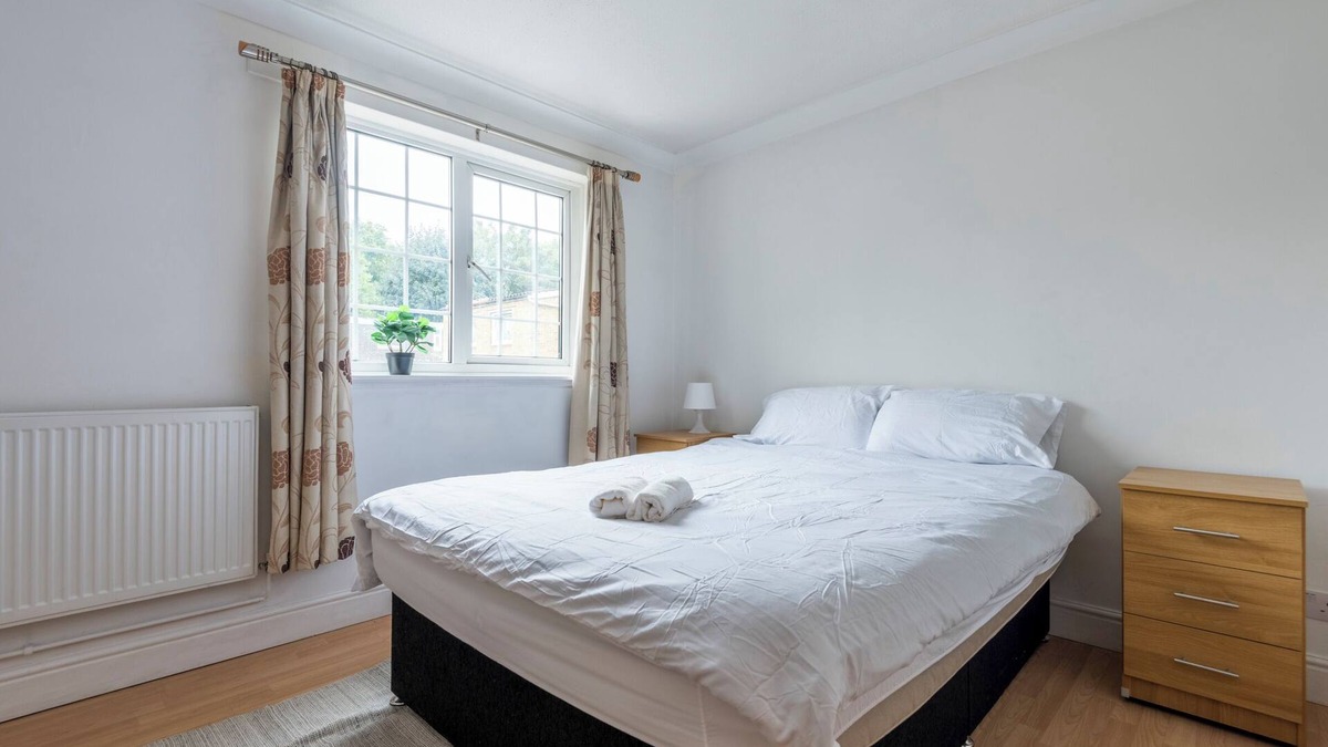 Shadwell House | Lux 3BR City Home near Tower Bridge w/Free Parking