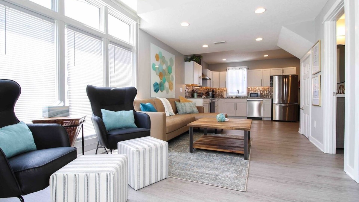Des Moines House | Lux 4-Bedroom DSM Home, Great Location!