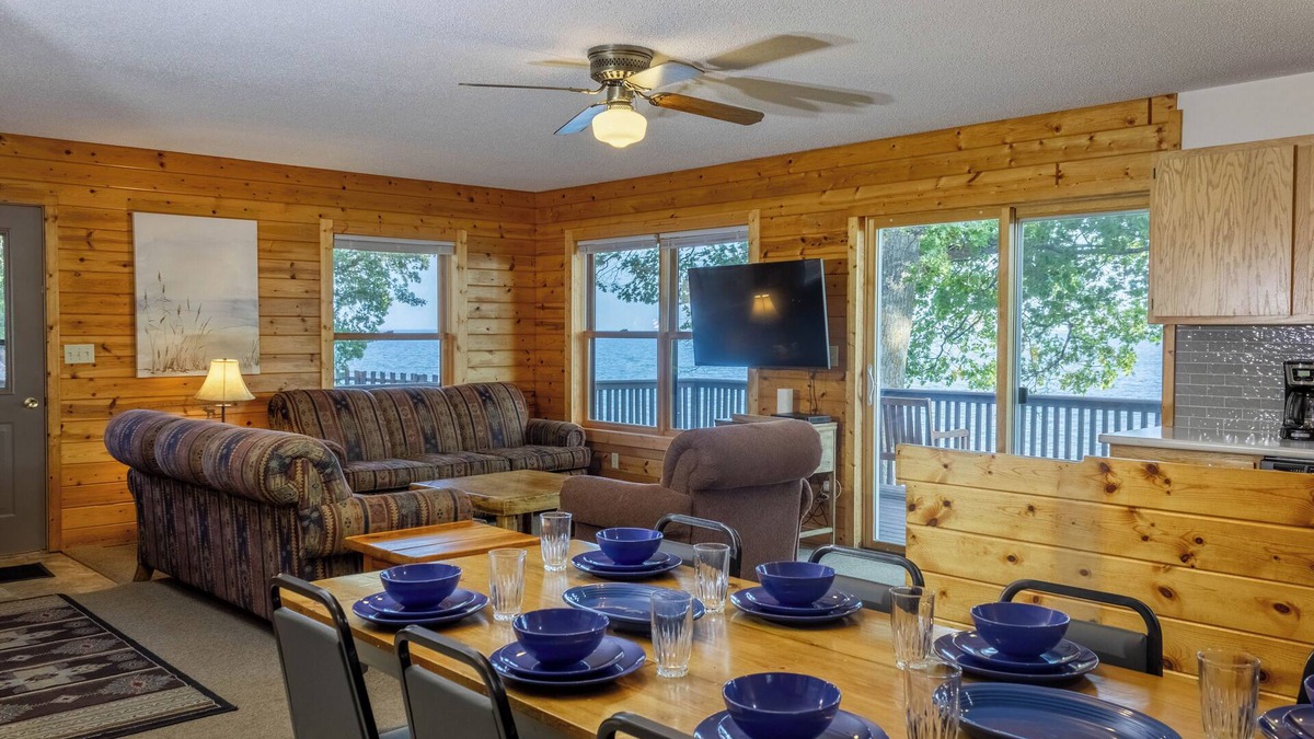 Walker House | Lux 4 BRM home overlooking the lake & pool reduced by 40% from peak summer rates