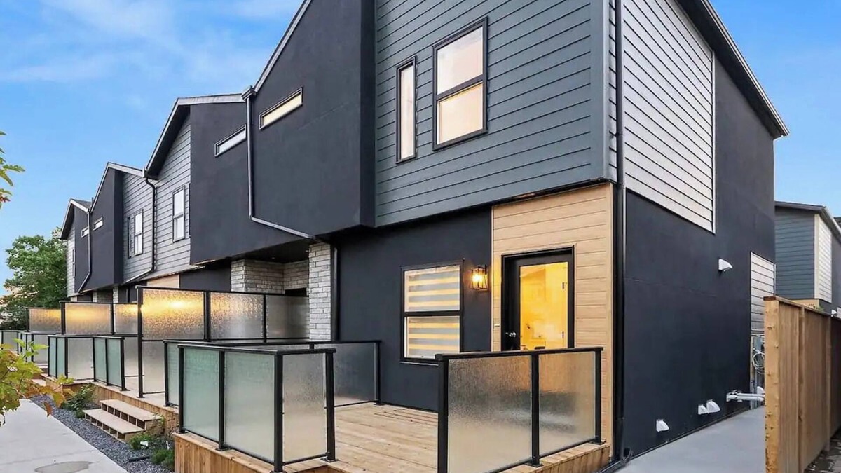 Mount Pleasant House | LUX 4BD Sleeps 10! 5-Min to DT, Smart TV, Garage, AC, Fire, Capitol Hillnnnnn