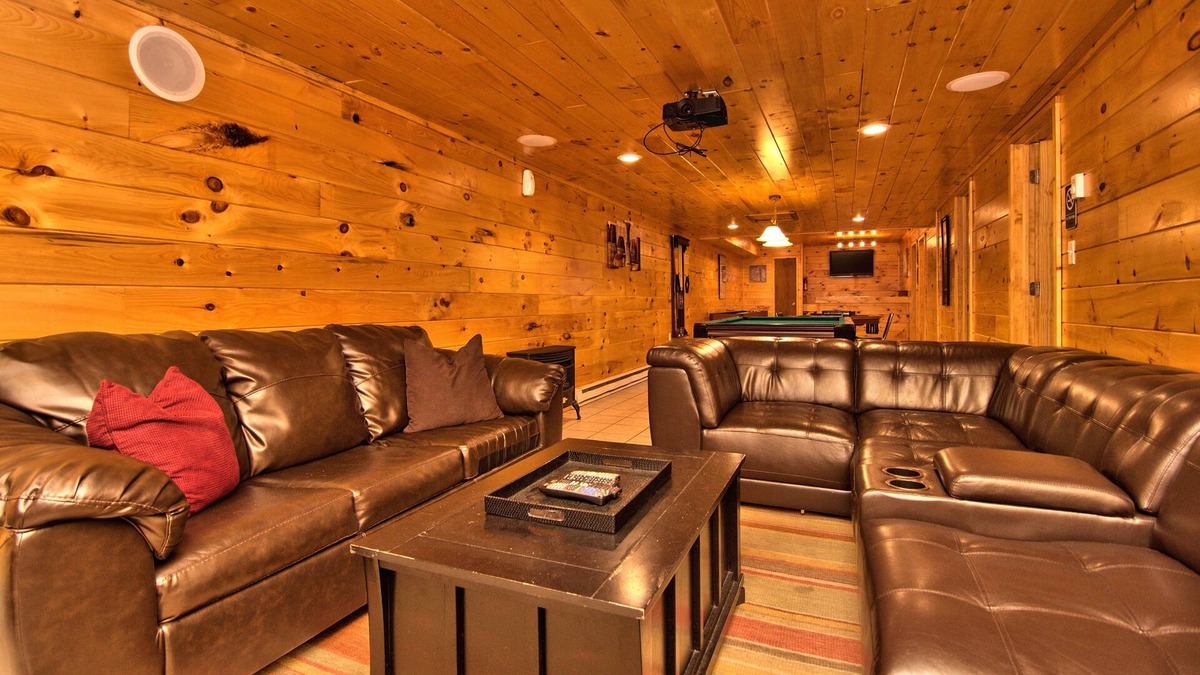 Hickory Hills Cabin | Lux Cabin-5min to SKI SLOPES, BIG game room/Bar, BB Court, HOT TUB, FIRE PIT!