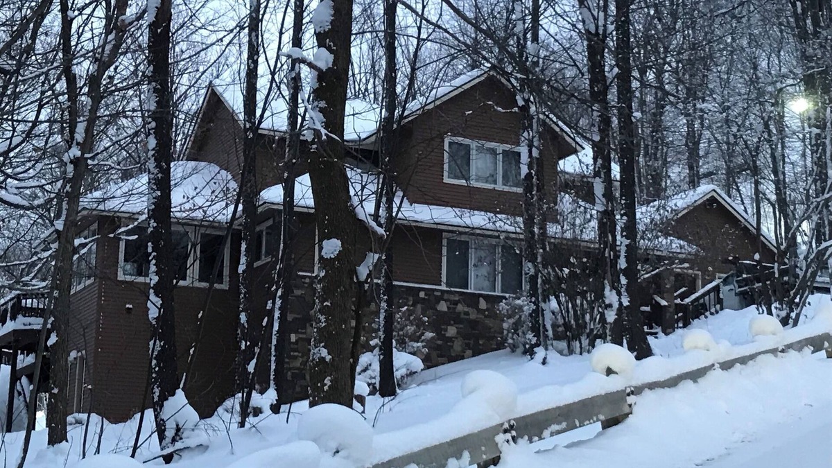 Hidden Valley House | Lux Cabin w/hot tub, playground, game room, bb court,walking trail, resort pool