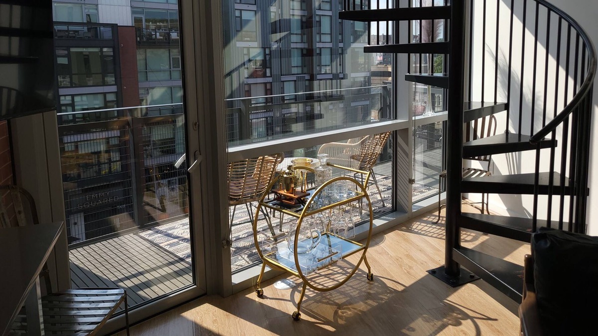 Shaw Apartment | Lux City Loft-Historic U St Corridor- Street Art- World Class Dining