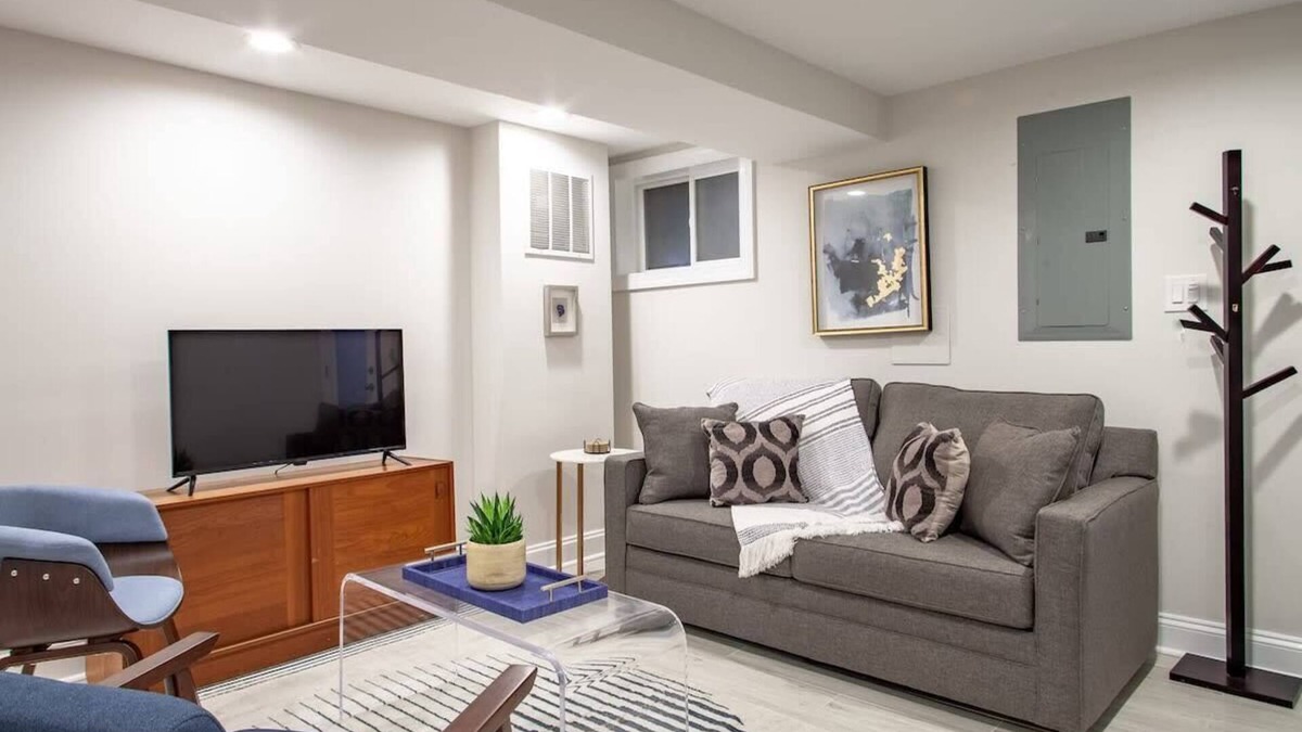 Park View Apartment | Lux CoHi Cove/Walk to METRO Sub, Shopping,& More