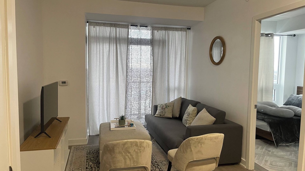 Central Erin Mills Condo | Lux Condo In The Heart Mississauga