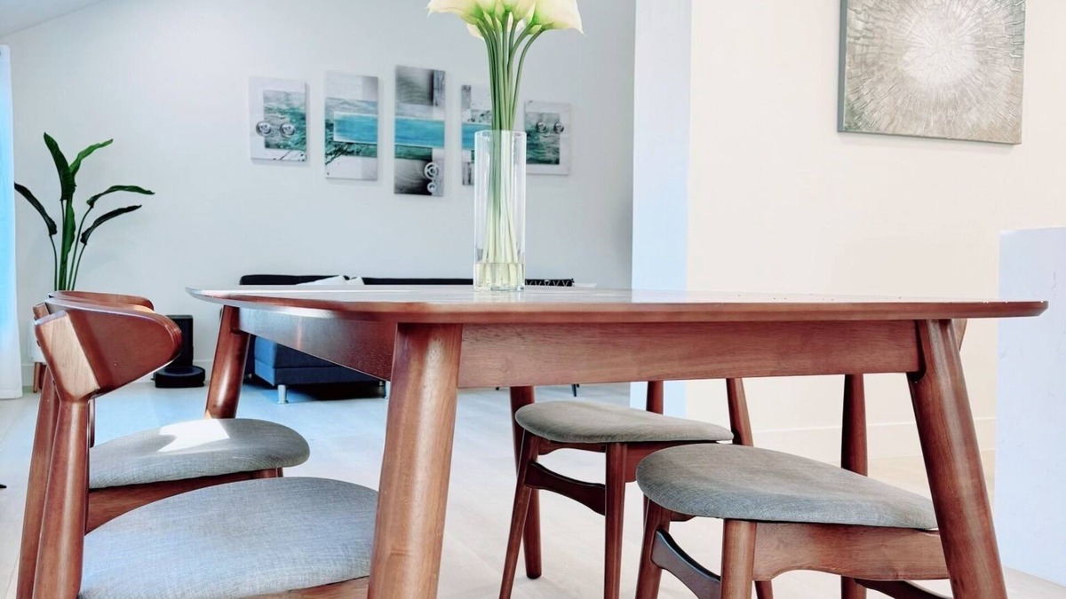 Elk Grove House | Lux. Contemporary at Heart of EG