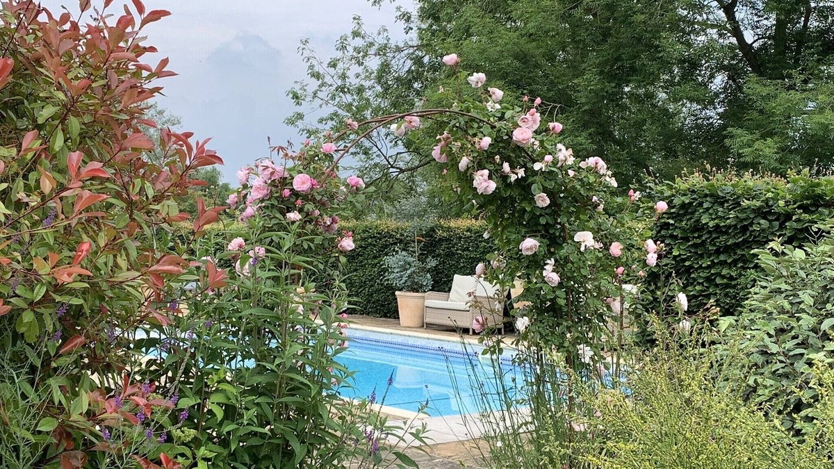 Broadway House | Lux Cotswold Old Rectory & superb gardens, pool, tennis, for holidays & weddings
