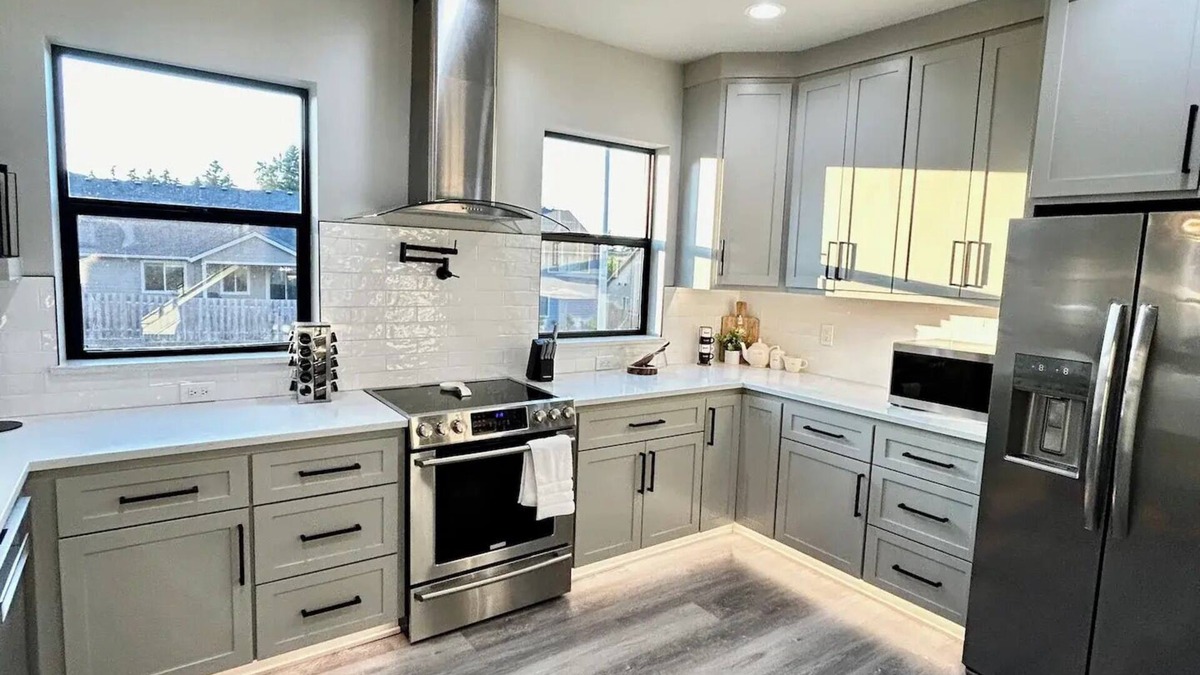 Sunnyslope House | Lux Design, 5 Beds, Sleeps 10, Game Room, BBQ Grill