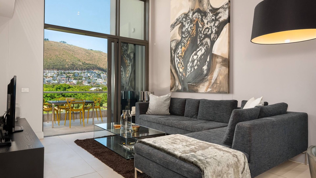 Mouille Point Apartment | Lux Elegance in Heart of Mouille Point