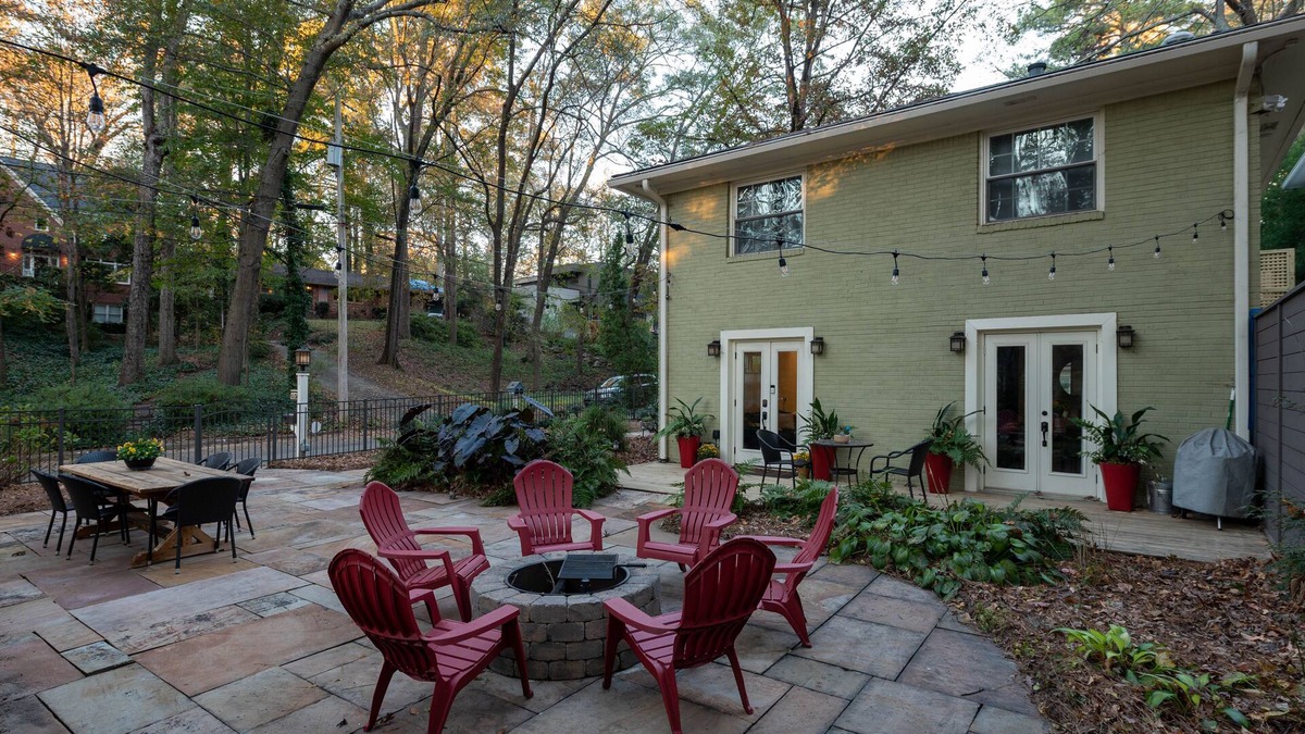 Piedmont Heights House | Lux Family-Friendly Midtown Bungalow 3BR/2BA - 5 min walk to Beltline!