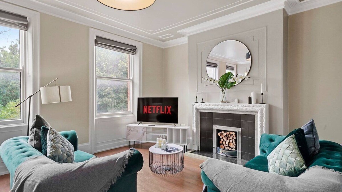 Wakefield Apartment | Lux Georgian House in Yorkshire - Parking - Garden