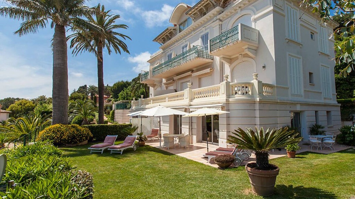 Sainte-Maxime Apartment | Lux. ground-floor apartment in Art Nouveau villa, private garden, ocean view