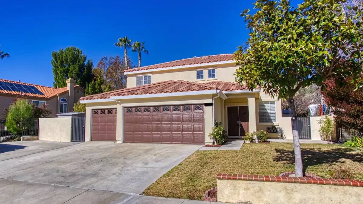 Santa Clarita House | Lux Haven with Movie Theater, Hot Tub, Office, and Grill NestNights