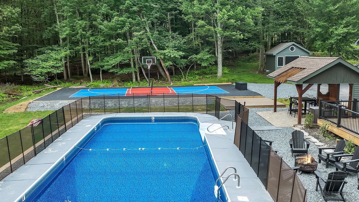 Canadensis House | LUX Heated Pool, Pickleball, Arcade, Hot Tub, Sauna