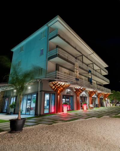 Lago Bed & Breakfast | Lux Home & Garden