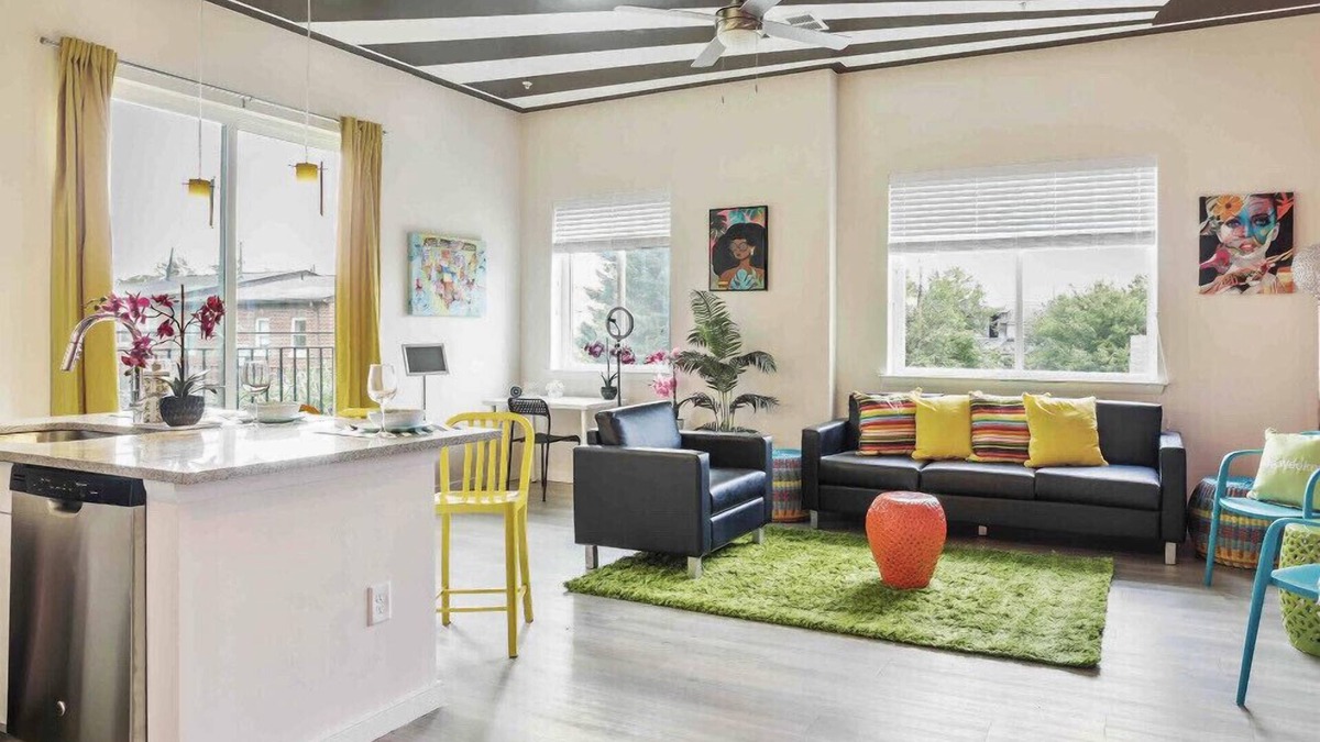 Downtown Baltimore Apartment | Lux House Of Champagne 2BR 2BA w/Free Parking & Wifi