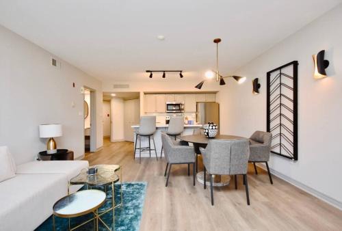 Oro-Medonte Apartment | Lux Jacuzzi Suite - Top Level