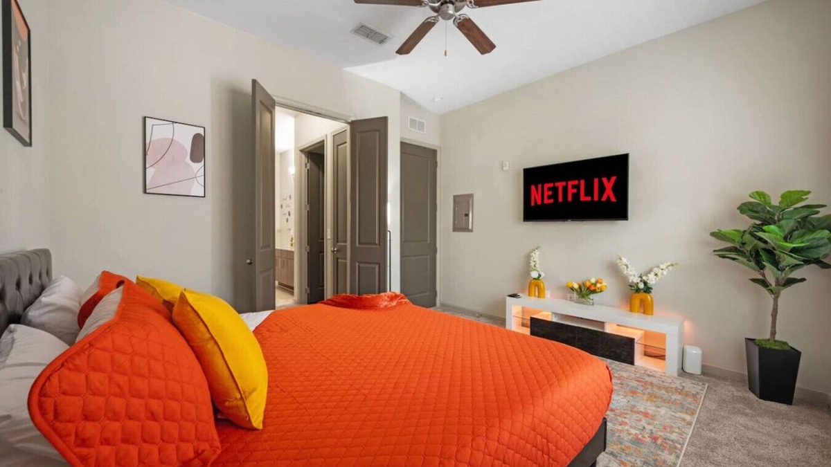 Cumberland Apartment | Lux King Suite 1 mile to Truist Park, Battery