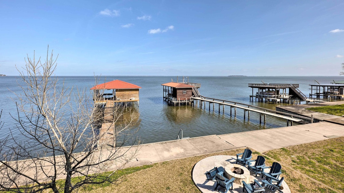 Coldspring House | Lux Lakefront Coldspring Home: Boathouse & Kayaks!