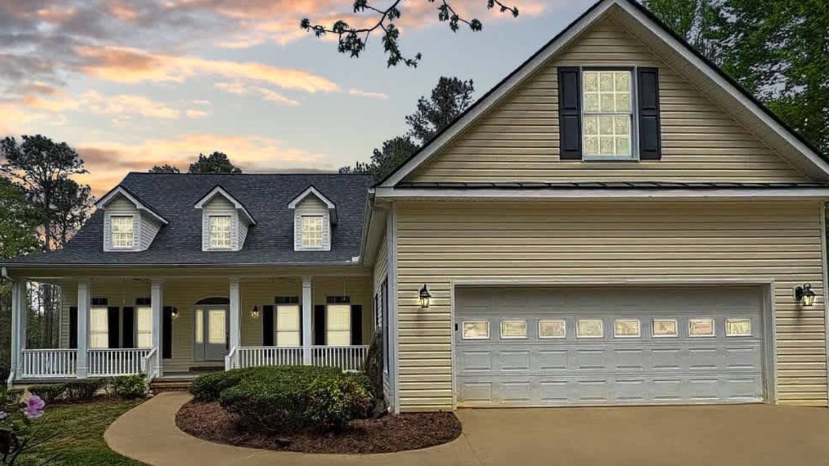 LaGrange House | Lux Lakefront Retreat Deck Dock Serenity