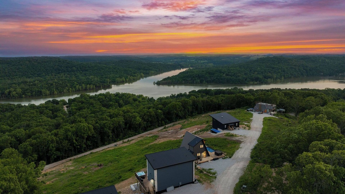 Omaha House | Lux Lakeview Pool, Hot Tub, Game Room, EpicViews