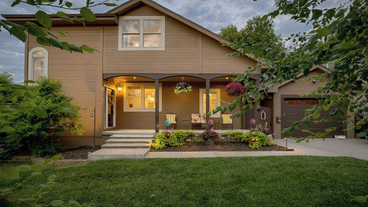 Little Italy House | Lux Little Italy -3 Adj King Beds/3 bath/2 decks