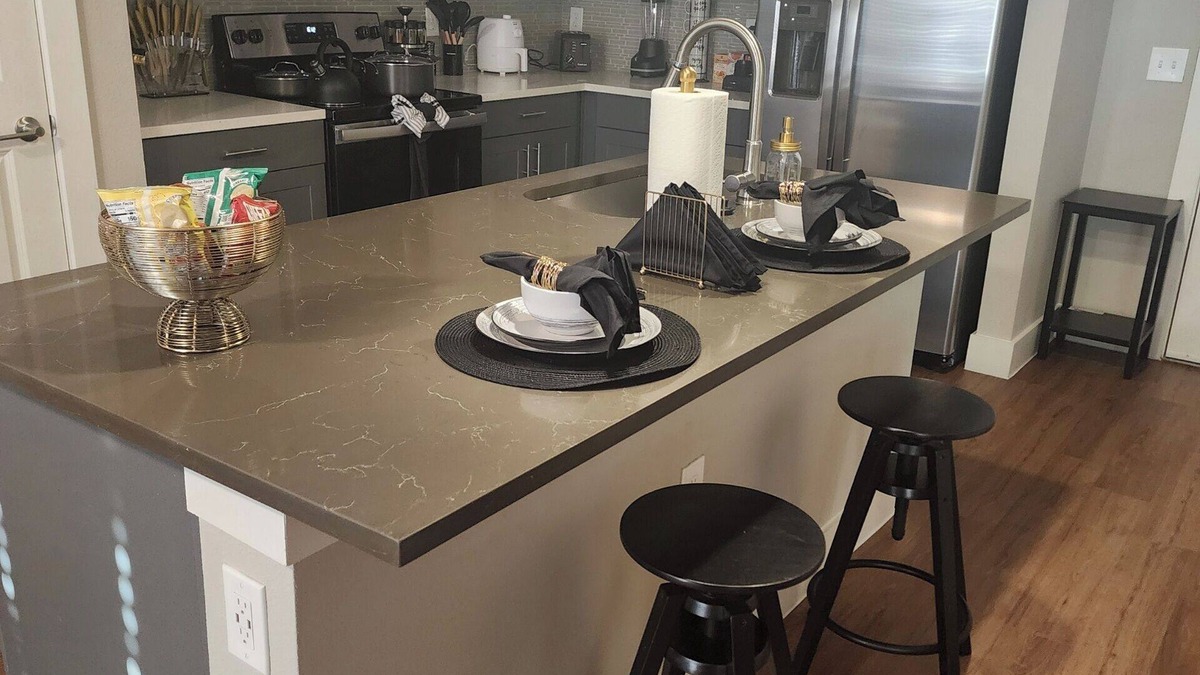 Fort Worth Apartment | LUX-Longhorn Suite w/Boho vibes,1king bedroom apt. Fort Worth w/attach garage