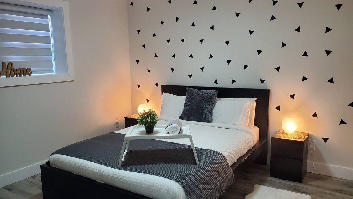 Delta House | Lux Modern 2bd Radiant Suite+Free Parking