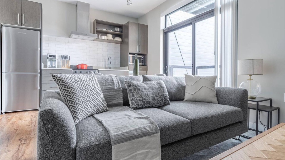 Mount Vernon Triangle Apartment | Lux Mount Vernon 1BR w/Gym, Rooftop, W/D, walk to Metro, by Blueground