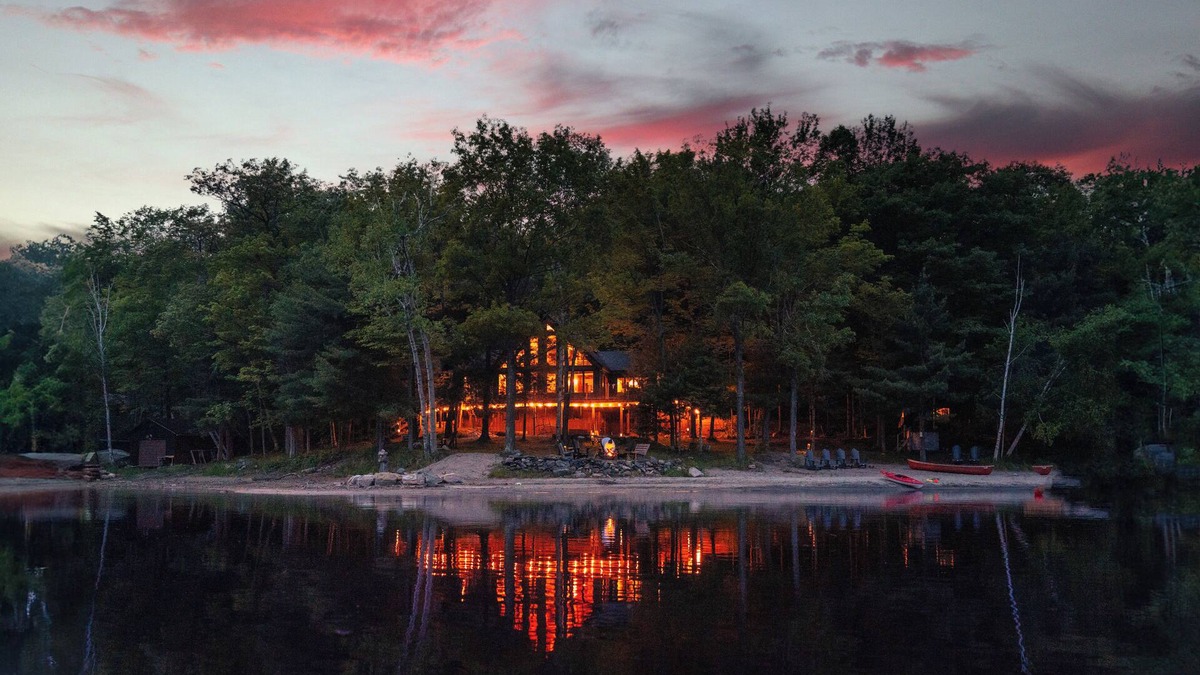Georgian Bay Cottage | Lux Muskoka A Frame w/Sauna & Hot Tub | Beach | Volleyball