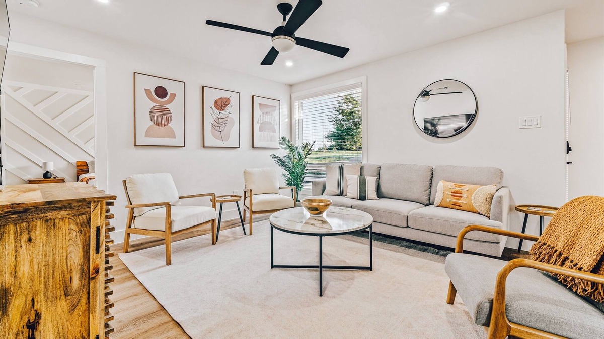 East MLK House | Lux near Downtown|UT|Airport|Mueller|Dell Children