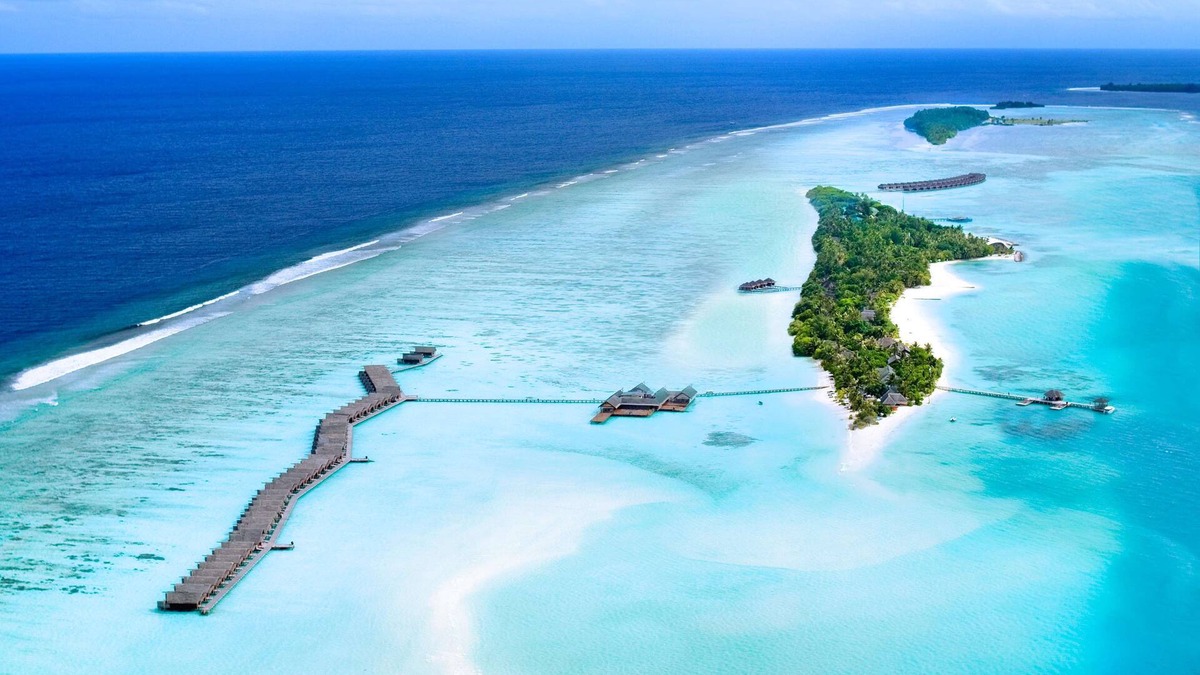 Dhidhoofinolhu Island Resort | LUX* South Ari Atoll