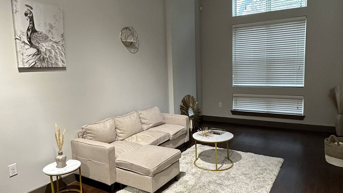 MacGregor Apartment | LUX stay in Med CTR 1 bedroom apt