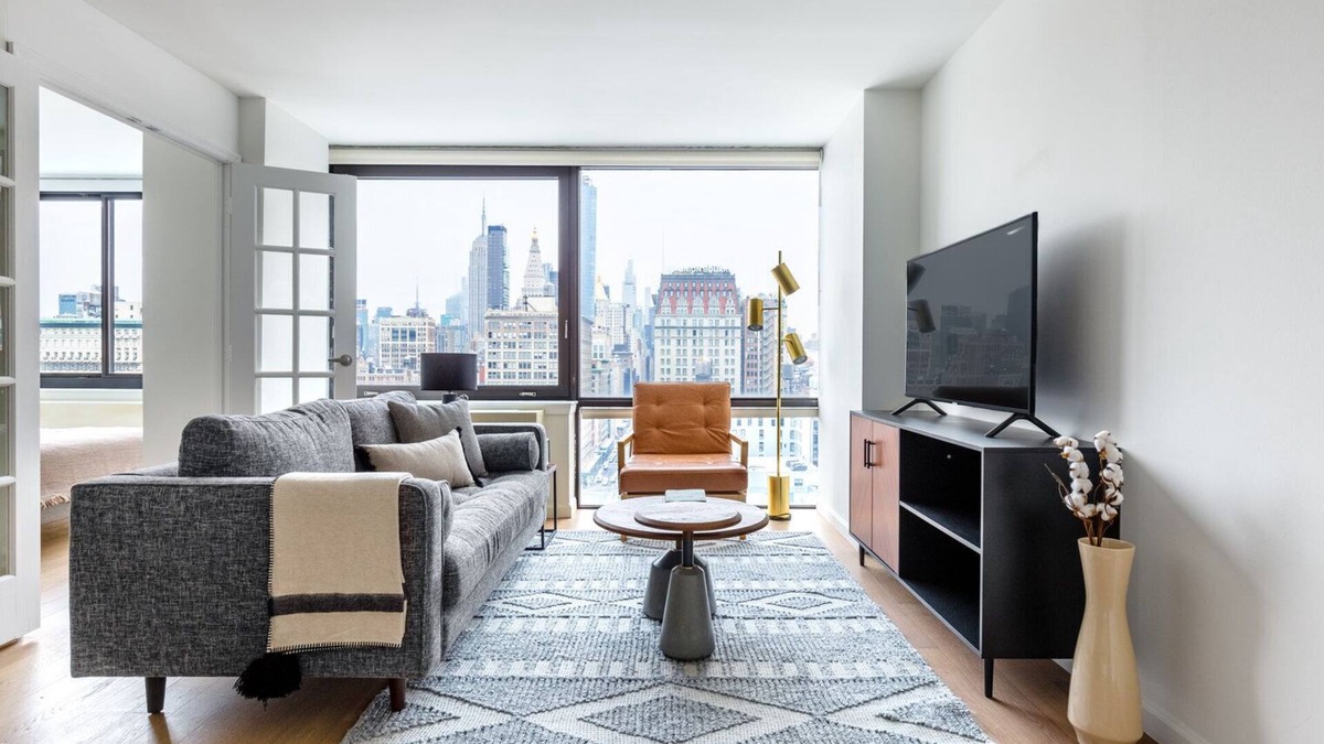 Union Square Apartment | Lux Union Square 1BR w/Gym, Doorman, across from Park, by Blueground