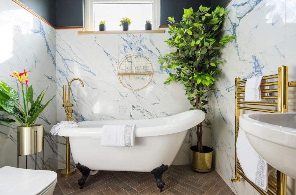 Leyton Apartment | Lux Versace Pad Sleeps 10 Hot Tub, Cinema & Games Room