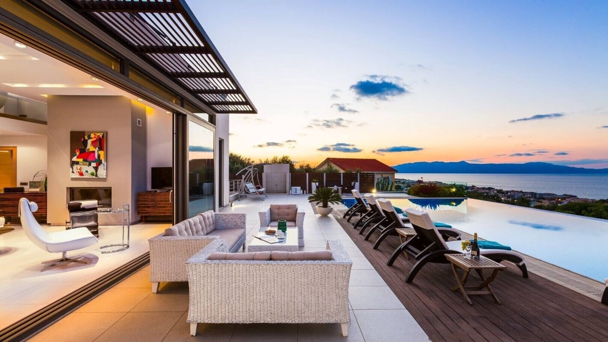 Platanias Town Villa | Lux Villa 600mt to beach★Gym & Basketball ★Heated pool★Jacuzzi★100 mt to Taverna