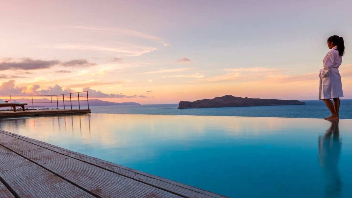 Kato Stalos Villa | Lux Villa ★Heated infinity pool ★ 500mt to Stalos beach★6 bdr & 7 bathrooms