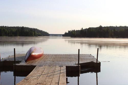 L'lle-du-Grand-Calumet Ski Chalet | Lux waterfront all inclusive on Ottawa River