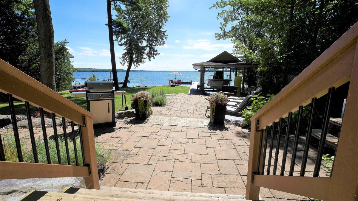 Bobcaygeon House | Lux*Waterfront*Bobcaygeon*Weedfree*Boat dock