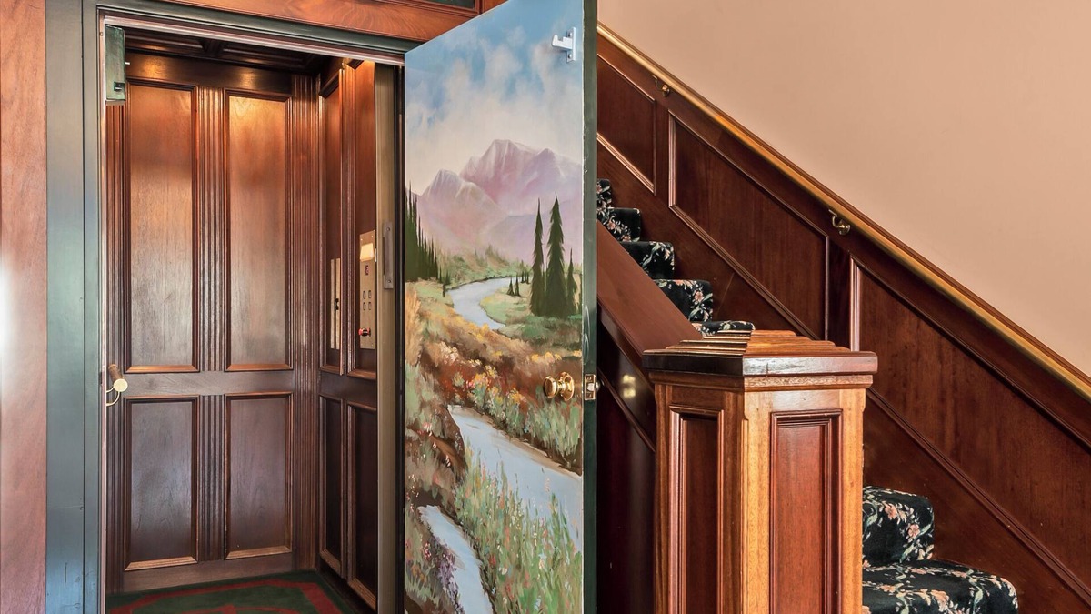 Wrightwood House | Luxary Castle & SPA near Skiing Resort
