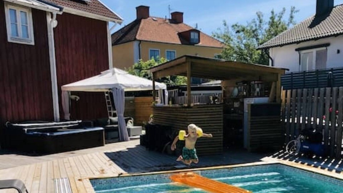 Kalmar House | Luxary city center villa med extra everything. Pool, Outdoor kitchen