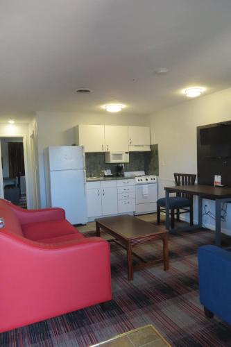 Maryville Hotel | Luxbury Inn & Suites