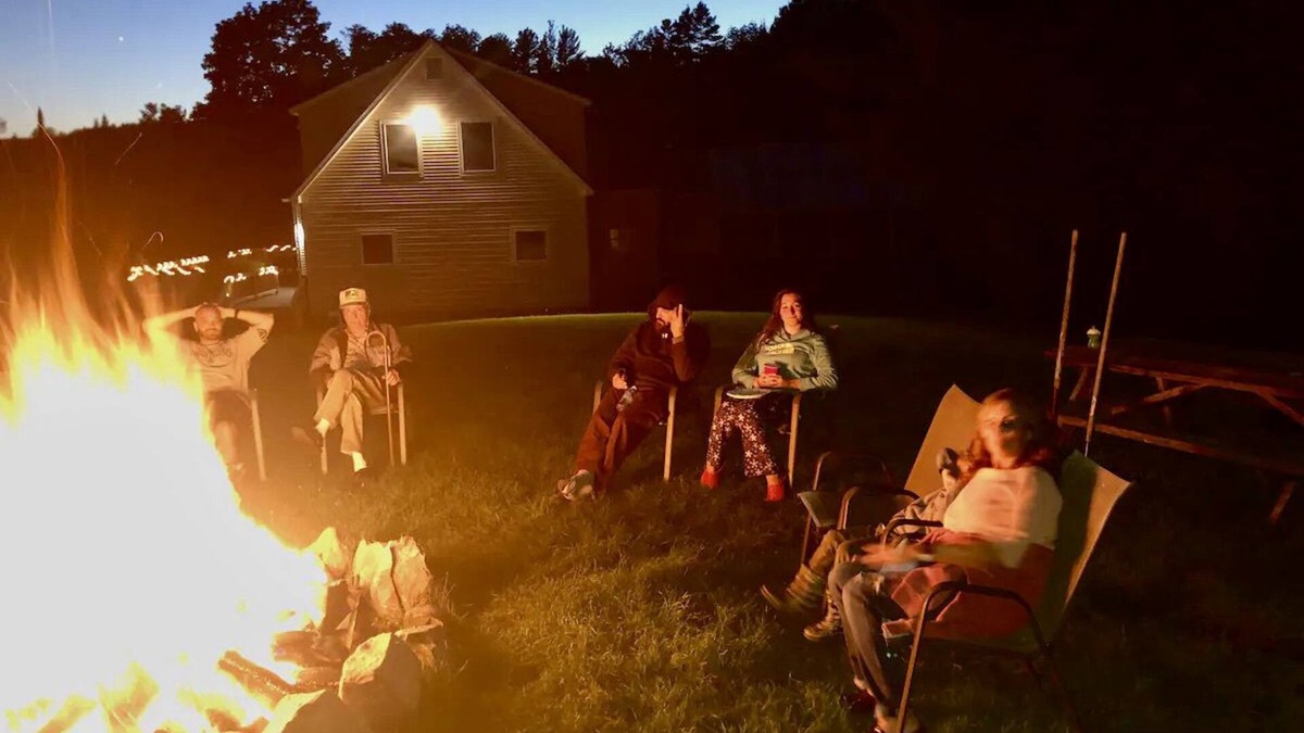 East Calais House | ★Luxe 100+ Acre Retreat★14 Bd★HOT TUB★FIRE PIT★POOL★28 PPL★