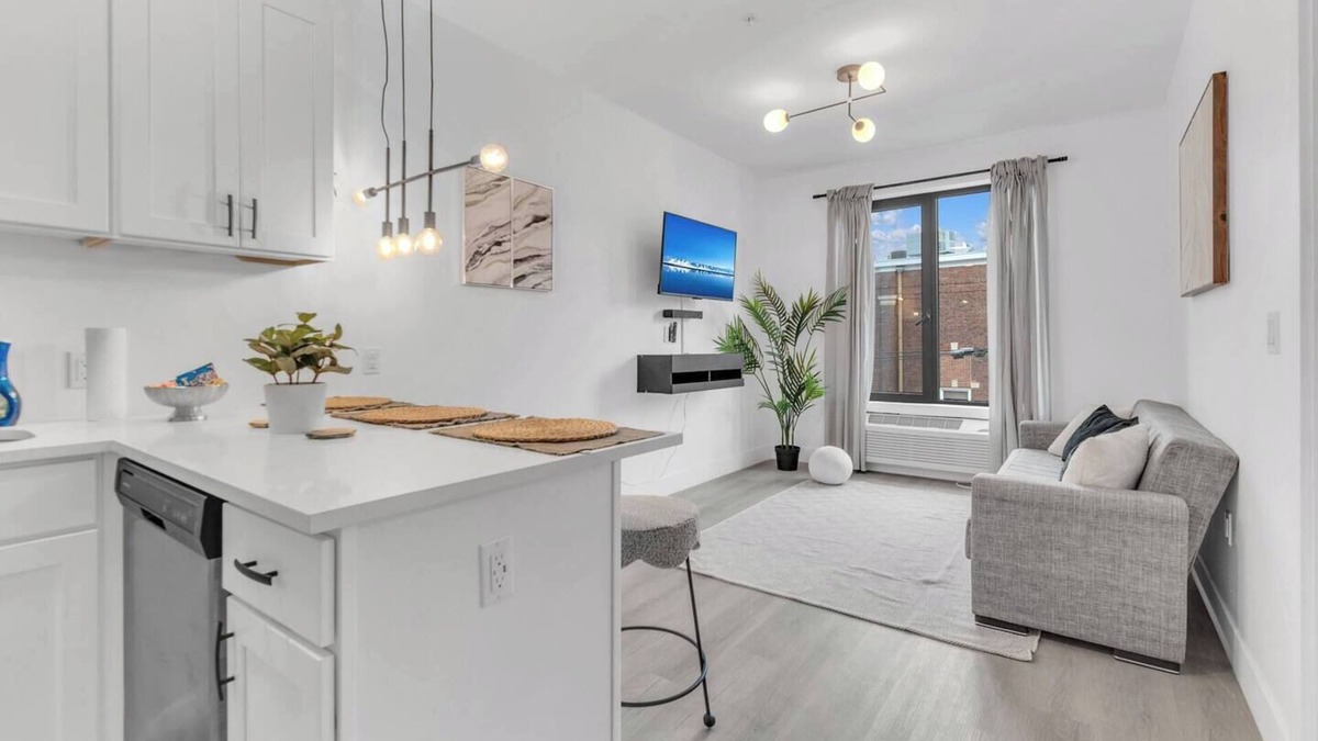 Elizabeth Apartment | Luxe 1BR/5 Min to EWR/Near Prudential & NYC