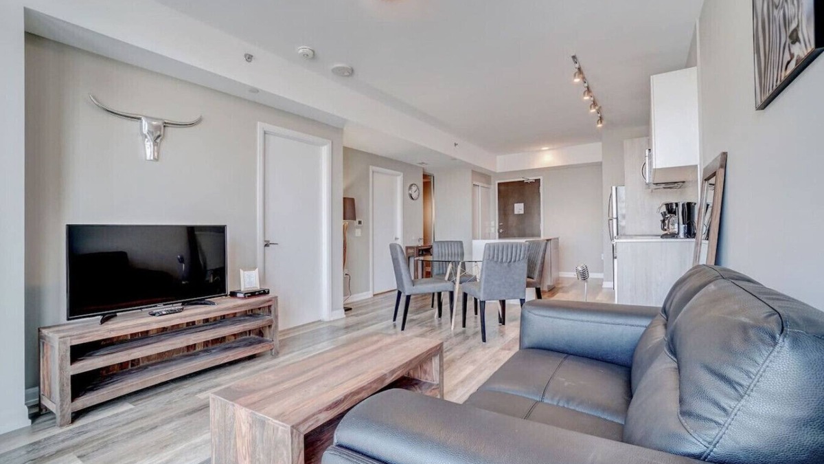 Wellington Village Apartment | Luxe 1BR with Private Terrace near Ottawa Hospital