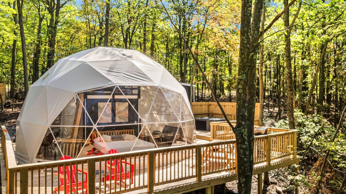 Capon Bridge Apartment | Luxe 2 Bed Dome w Hot Tub, Deck, Fire Pit & Bath