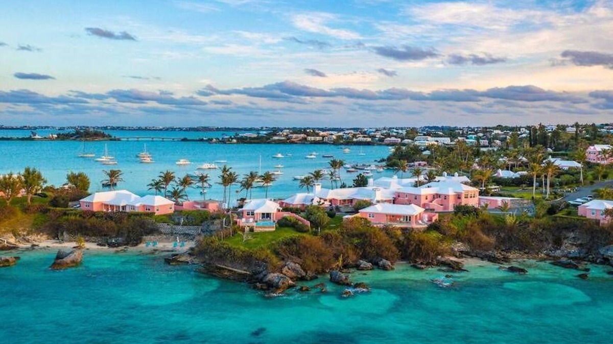 Somerset Village Apartment | Luxe 2 Bedroom Suite in Beachfront Resort