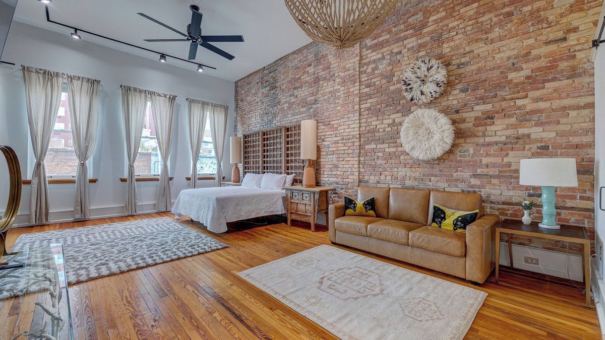 Wilmington Historic District Apartment | Luxe 220, Unit 4 - Penthouse with Spa Bath & Jacuzzi Tub